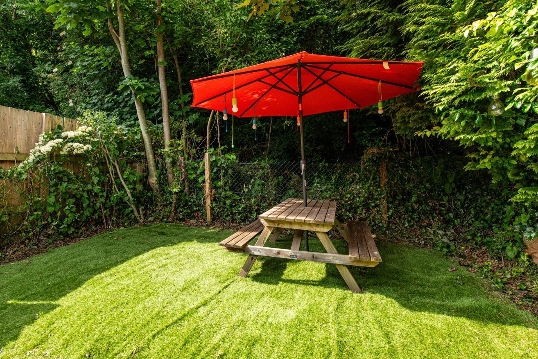 Private 3bed-parking-sleeps5-by Fabaccommodation Dom wakacyjny