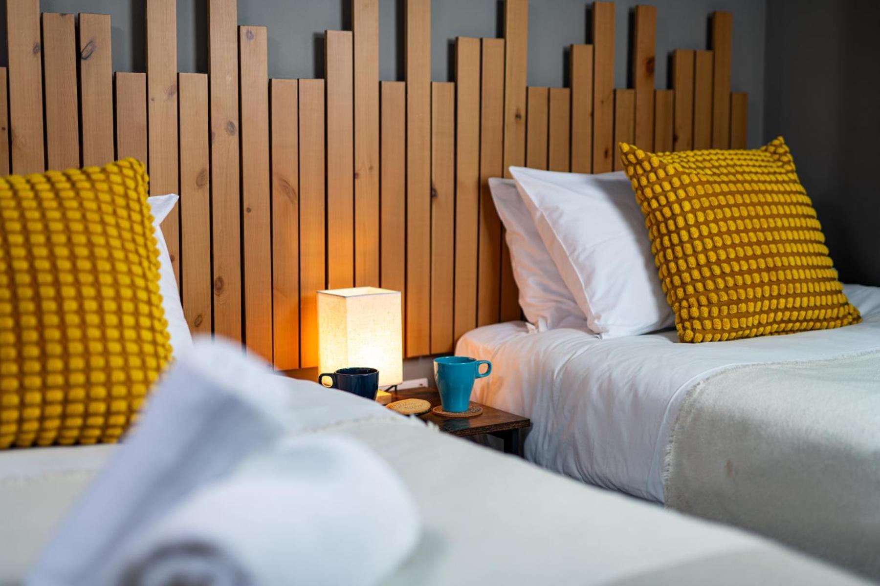 Private 3bed-parking-sleeps5-by Fabaccommodation