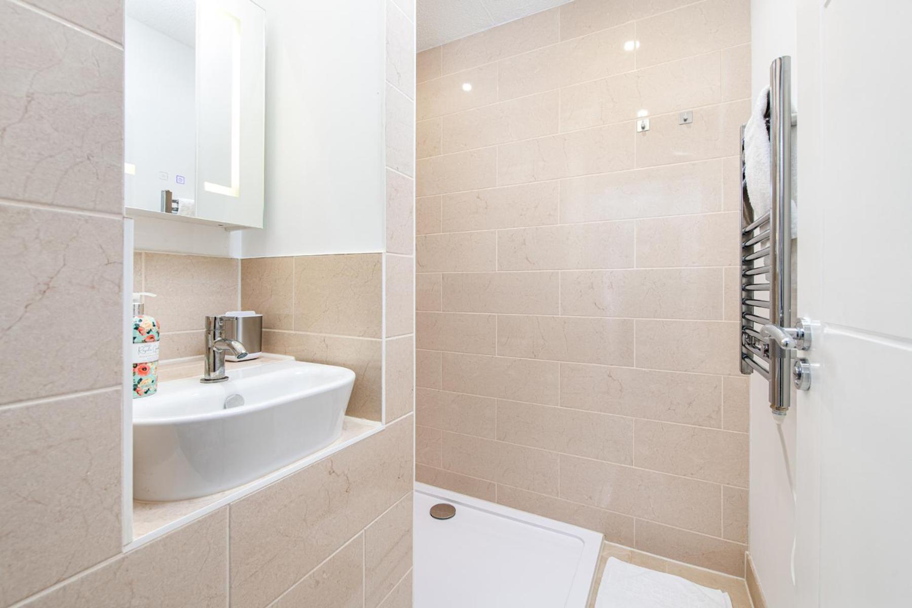 Dom wakacyjny Private 3bed-parking-sleeps5-by Fabaccommodation Bristol