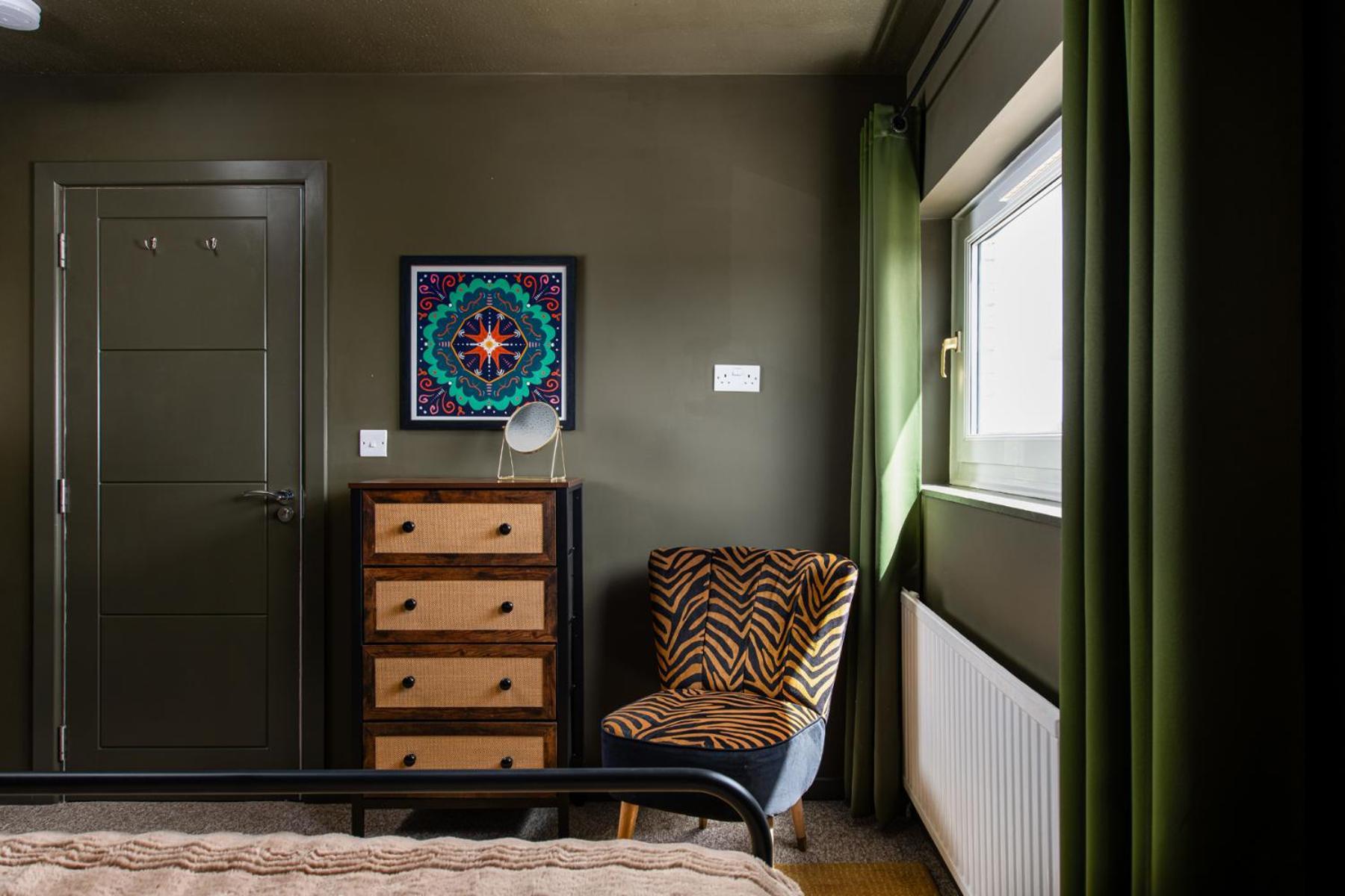 Private 3bed-parking-sleeps5-by Fabaccommodation *
