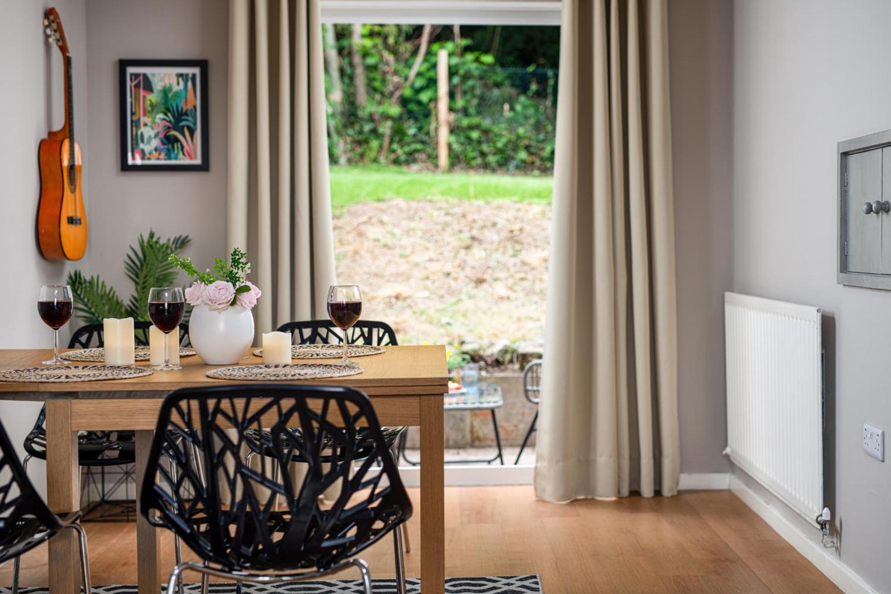 Private 3bed-parking-sleeps5-by Fabaccommodation Casa vacanze *
